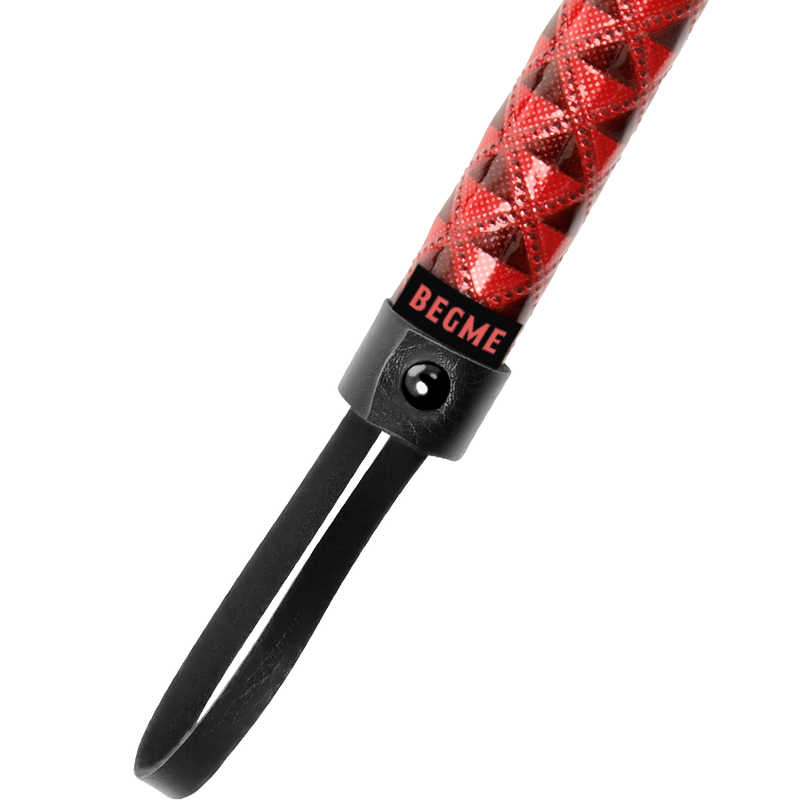 BEGME - FLOGGER EN CUIR VÉGAN ÉDITION ROUGE - Sensualia