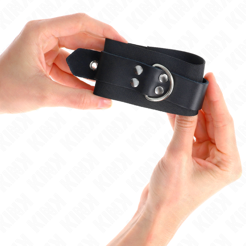 KINK - APPUI-POIGNETS EN NYLON NOIR AVEC CEINTURE EN CUIR NOIR AJUSTABLE 19-29 CM X 5,1 CM - Sensualia