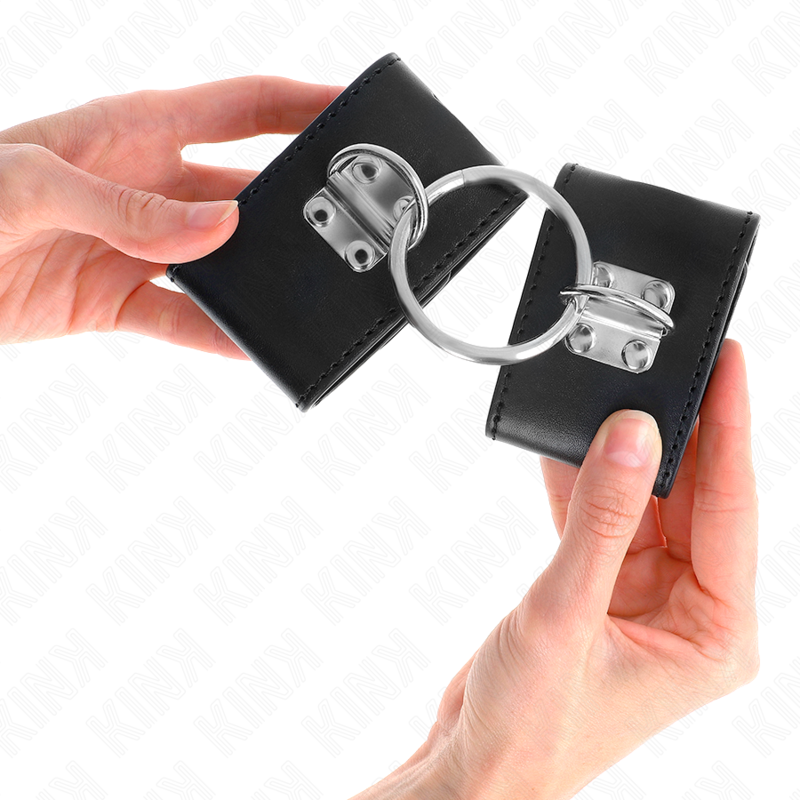 KINK - APPUI-POIGNETS FIXES AVEC ANNEAU ET FERMETURE PAR CADENAS NOIR AJUSTABLE 16-23 CM X 5,5 CM - Sensualia