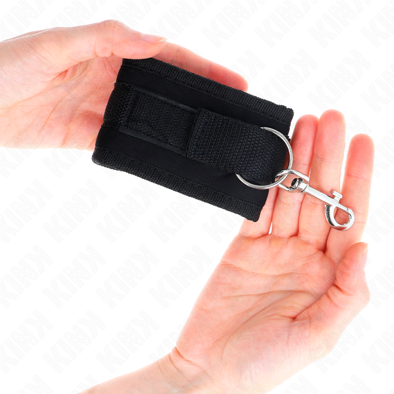 KINK - APPAREILS-POIGNETS À CROCHET ET BOUCLE EN NYLON NOIR MODÈLE 2 RÉGLABLE 18-35 CM X 6 CM - Sensualia