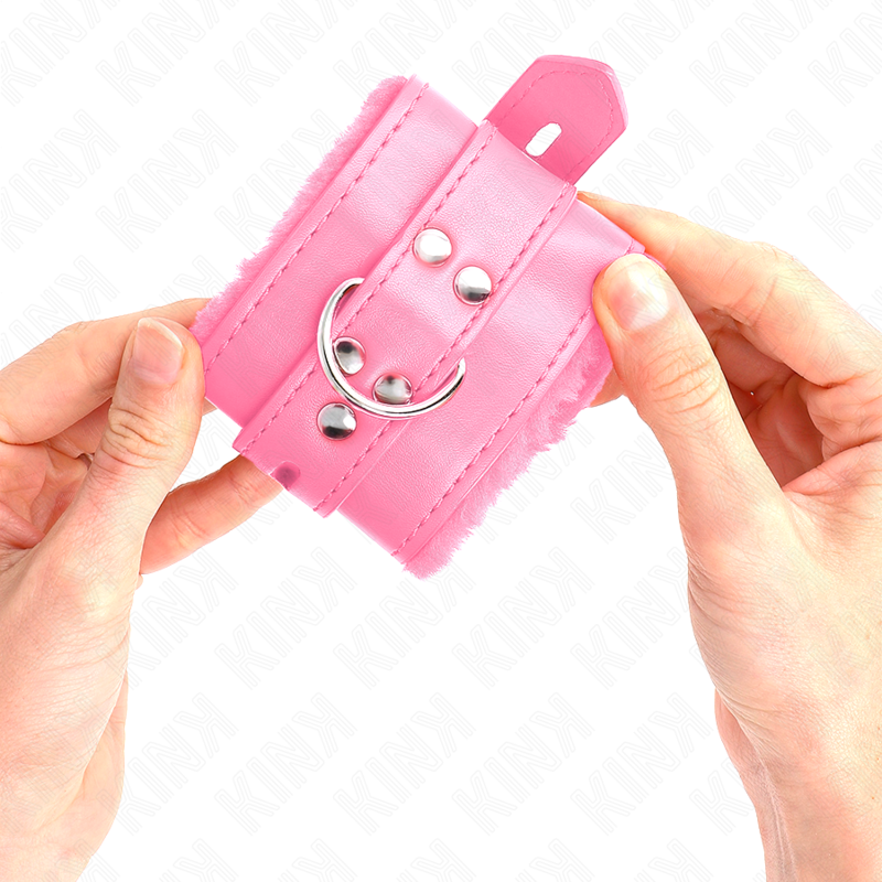 KINK - APPUI-POIGNETS DOUBLÉS DE FOURRURE AVEC TROUS CARRÉS ROSE ET CEINTURE ROSE RÉGLABLE 17-29 CM X 6 CM - Sensualia